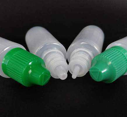 Botol dropper plastik yang dapat mendistribusikan cairan dengan permukaan halus