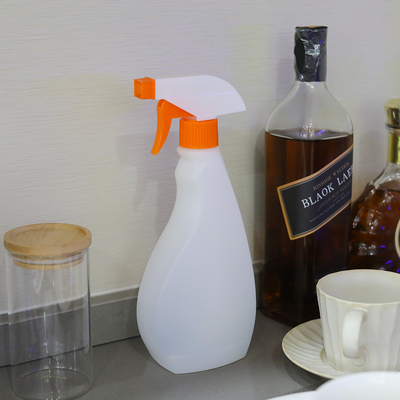 Menyemprotkan Cairan Nozzle Squeezing Container Dengan Trigger Spray Pump Warna Jelas