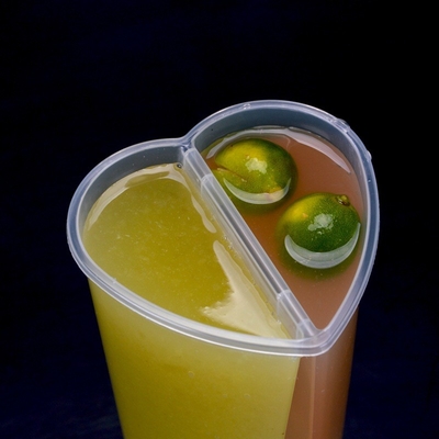 Botol Teh Susu Jelas Terisolasi dengan Desain Modern Sekrup Genggam Ringan di Tutup