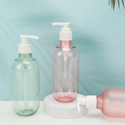 Botol lotion plastik putih yang dapat disesuaikan untuk berbagai volume dengan pencetakan layar