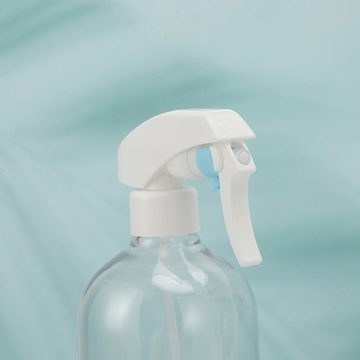 Botol lotion plastik bening dengan tutup putih dan kerah yang dilapisi UV