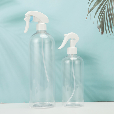 Botol lotion plastik bening dengan tutup putih dan kerah yang dilapisi UV