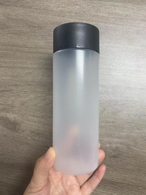 Botol termos modern tahan kebocoran berlapis ganda dengan sekrup di tutup dan pegangan