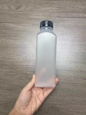 Botol Teh Susu Plastik yang Bisa Disesuaikan dengan Desain Modern yang Terisolasi