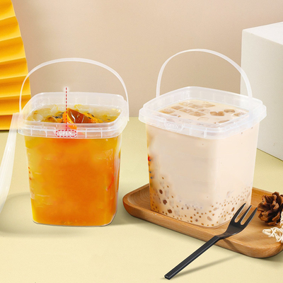 Botol Teh Susu Terisolasi Bergaya Dengan Sekrup di Tutup Desain Kuadrat / Bulat