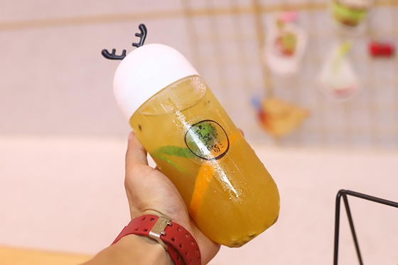 Botol teh susu plastik tahan kebocoran dengan sekrup di tutup dan pegangan