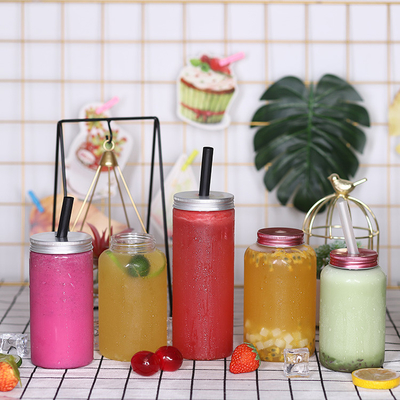 Botol teh susu plastik bening yang dapat disesuaikan dengan sekrup di tutup dan isolasi