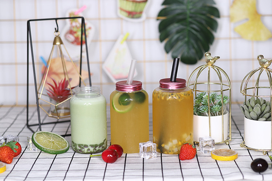 Kontainer minuman plastik modern persegi bulat dengan penutup