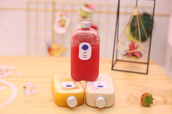 Botol Minuman Cairan dan Teh Berukuran Kuadrat dan Bulat dengan Sekrup Buktinya di Tutup