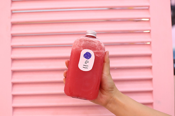 Botol Minuman Cairan dan Teh Berukuran Kuadrat dan Bulat dengan Sekrup Buktinya di Tutup