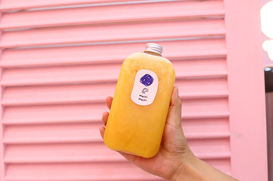 Botol Minuman Cairan dan Teh Berukuran Kuadrat dan Bulat dengan Sekrup Buktinya di Tutup