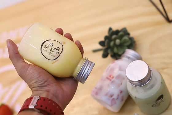 Sekrup yang Nyaman di Penutup Botol Teh Gelembung Untuk Makanan Ringan Berukuran Menengah