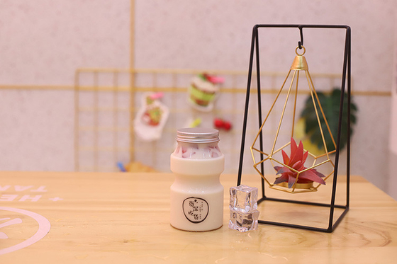 Botol Teh Susu Medium Dengan Sekrup Di Tutup Disesuaikan Dan Ukuran Menengah