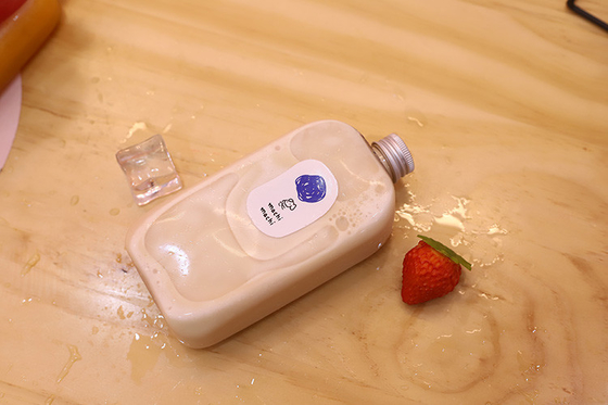 Tangani Botol Teh Susu Rakan Utama Untuk Minuman Berukuran Sedeng