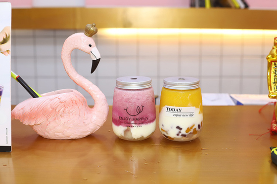 Botol-botol Teh Susu Berkekuatan Bersih dengan Genggam Jaga Minuman Aman dan Bebas Kerumitan