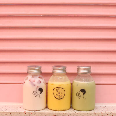 Modern Plastic Bubble Tea Jugs Sempurna untuk Komersial Bubble Tea Persiapan Menyediakan dan Kontainer Minuman Praktis