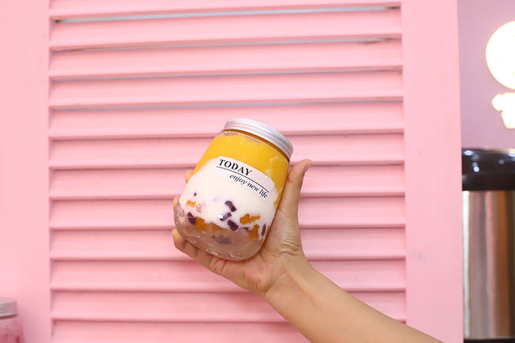 Botol teh susu tahan kebocoran dengan tutup sekrup untuk minuman berukuran sedang Minuman Desain modern